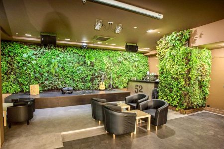 Muro verde en restaurante Sant Cugat 52