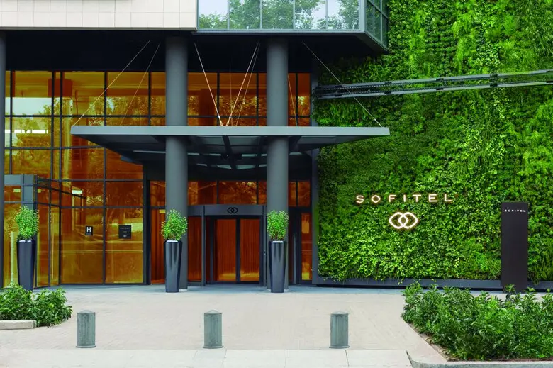 jardin-vertical-hotel-sofitel-barcelona-galeria-2