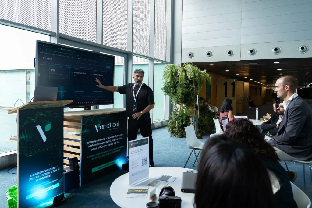 Presentación de Verdtical a fabricantes de sistemas vegetales en el WGIC26