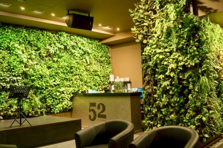 Muro verde en restaurante Sant Cugat 52